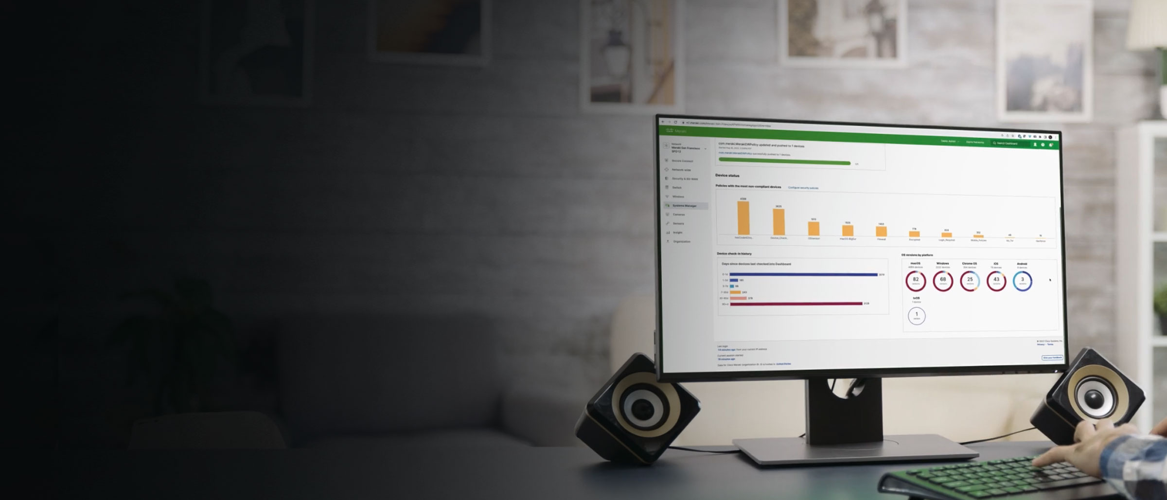 Monitor displaying device status in the Meraki dashboard